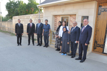 Şirvan Şəhər İcra Hakimiyyətinin başçısı İlqar Abbasov Anım Günü ərəfəsində şəhid ailələrini və müharibə əlillərini ziyarət edib.
