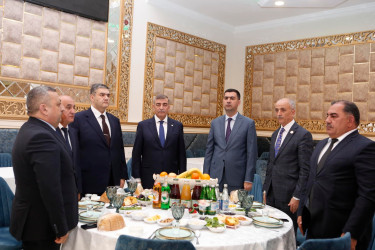 Şirvan Şəhər İcra Hakimiyyəti tərəfindən Ramazan ayı münasibətilə iftar süfrəsi açılıb.