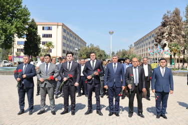Şirvanda Ümummilli lider, Ulu Öndər Heydər Əliyevin anadan olmasının 102-ci ildönümü münasibətilə xatirəsi anılıb.