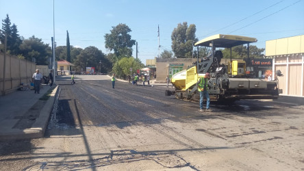 Şirvan şəhərində küçələrin asfaltlanması mərhələli şəkildə davam etdirilir.