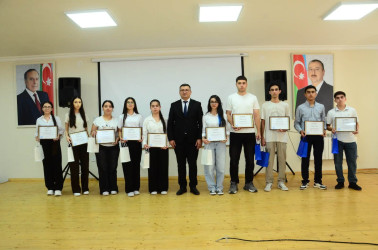 Şirvanda yüksək nailiyyətləri ilə seçilən şagird və müəllimlər təltif olunublar.