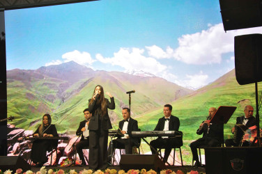 Şirvanda Ümummilli lider, Ulu Öndər Heydər Əliyevin anadan olmasının 103 illiyinə həsr olunmuş konsert təşkil edilib.