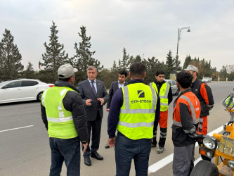 Şirvan şəhərində yol nişanlanma işlərinə başlanılıb.
