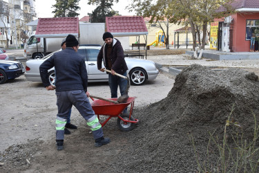 Şirvan şəhərində “Bizim həyət” layihəsi çərçivəsində üçüncü məhəllə abadlaşır.