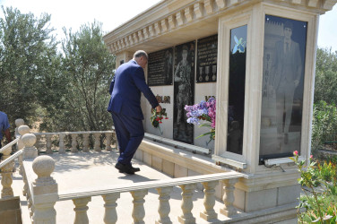 Şirvan Şəhər İcra Hakimiyyətinin başçısı İlqar Abbasov Şəhidlər xiyabanına ənənəvi ziyarətdə iştirak edib.