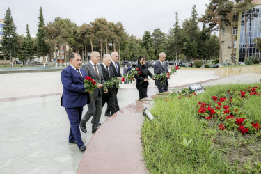 Şirvanda 5 oktyabr - Beynəlxalq Müəllimlər Günü qeyd edilib.