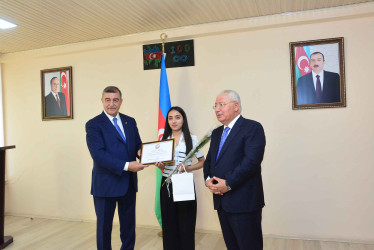 Şirvanda yüksək bal toplayan məzunlarla görüş keçirilib.