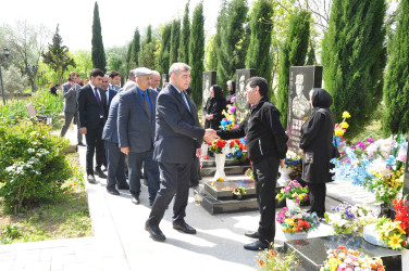Şəhər İcra Hakimiyyətinin başçısı aprel ayının sonuncu cümə axşamı şəhid ailələrinin üzvləri ilə birlikdə Şəhidlər xiyabanını ziyarət edib.
