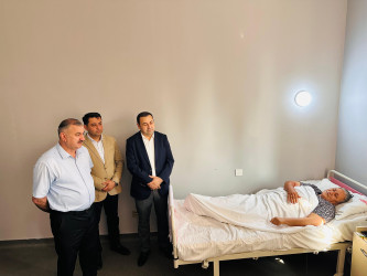 Şəhid anası müalicə aldığı xəstəxanada ziyarət edilib.