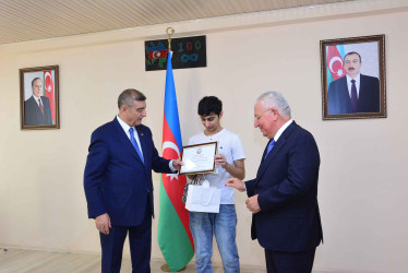 Şirvanda yüksək bal toplayan məzunlarla görüş keçirilib.