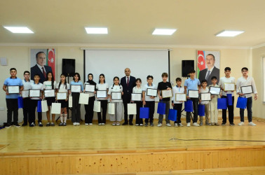 Şirvanda yüksək nailiyyətləri ilə seçilən şagird və müəllimlər təltif olunublar.