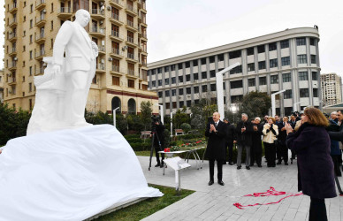 Azərbaycan Respublikasının Prezidenti İlham Əliyev fevralın 8-də Bakıda görkəmli bəstəkar, Xalq artisti, Dövlət mükafatı laureatı Tofiq Quliyevin abidəsinin açılışında iştirak edib.