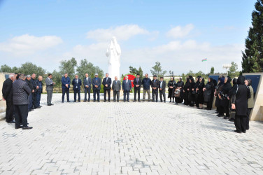 Şəhər İcra Hakimiyyətinin başçısı aprel ayının sonuncu cümə axşamı şəhid ailələrinin üzvləri ilə birlikdə Şəhidlər xiyabanını ziyarət edib.