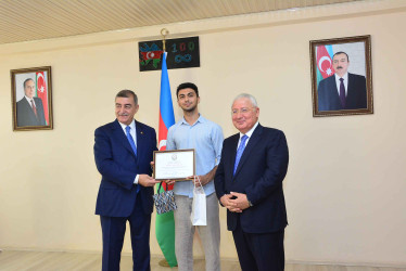 Şirvanda yüksək bal toplayan məzunlarla görüş keçirilib.