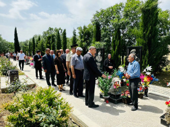 Şirvan Şəhər İcra Hakimiyyətinin başçısı “Konstitusiya və Suverenlik İli” çərçivəsində Müstəqillik Günü münasibətilə şəhid ailələri ilə birlikdə Şəhidlər Xiyabanını ziyarət edib.