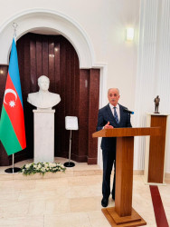 Şirvanda 18 oktyabr – Müstəqilliyin Bərpası Günü qeyd edilib.