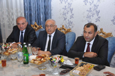 Şirvan Şəhər İcra Hakimiyyətinin başçısı İlqar Abbasov Anım Günü ərəfəsində şəhid ailələrini və müharibə əlillərini ziyarət edib.