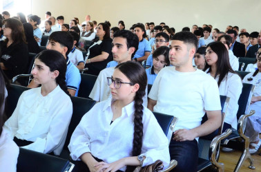 Şirvanda yüksək nailiyyətləri ilə seçilən şagird və müəllimlər təltif olunublar.