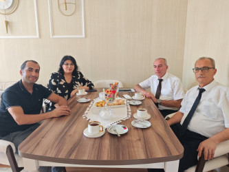 Şirvan şəhərində Anım Günü ərəfəsində şəhid ailələri və müharibə əlilləri ziyarət olunur.