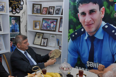 Şirvan Şəhər İcra Hakimiyyətinin başçısı İlqar Abbasov Anım Günü ərəfəsində şəhid ailələrini və müharibə əlillərini ziyarət edib.