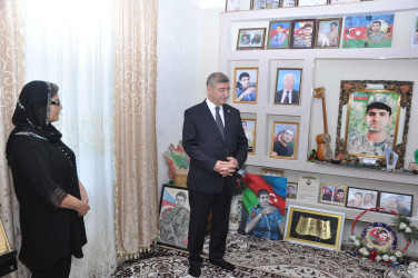 Şirvan Şəhər İcra Hakimiyyətinin başçısı İlqar Abbasov Anım Günü ərəfəsində şəhid ailələrini və müharibə əlillərini ziyarət edib.