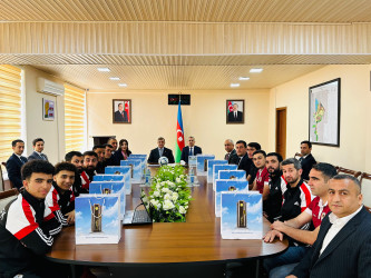 Şirvan Şəhər İcra Hakimiyyətinin başçısı İlqar Abbasov “Şirvan” futbol klubunun üzvləri ilə görüşüb.