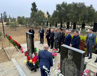 Şəhər İcra Hakimiyyətinin başçısı noyabr ayının sonuncu cümə axşamı şəhid ailəsi üzvləri ilə birlikdə Şəhidlər xiyabanını ziyarət edib.
