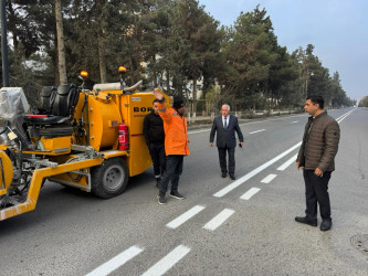 Şirvan şəhərində yol nişanlanma işlərinə başlanılıb.