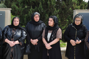 Şəhər İcra Hakimiyyətinin başçısı aprel ayının sonuncu cümə axşamı şəhid ailələrinin üzvləri ilə birlikdə Şəhidlər xiyabanını ziyarət edib.