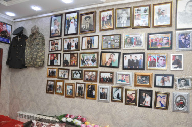 Şirvan Şəhər İcra Hakimiyyətinin başçısı İlqar Abbasov Anım Günü ərəfəsində şəhid ailələrini və müharibə əlillərini ziyarət edib.