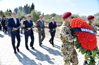 27 sentyabr Anım Günü ilə əlaqədar Şirvan şəhərində ümumşəhər anım tədbiri keçirilib.