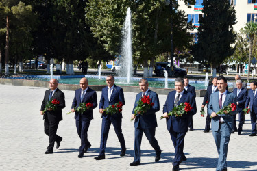 27 sentyabr Anım Günü ilə əlaqədar Şirvan şəhərində ümumşəhər anım tədbiri keçirilib.