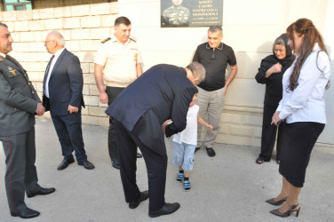 Şirvan Şəhər İcra Hakimiyyətinin başçısı İlqar Abbasov Anım Günü ərəfəsində şəhid ailələrini və müharibə əlillərini ziyarət edib.