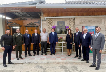 Şirvanda lokal xarakterli antiterror tədbirləri zamanı şəhid olmuş hərbi qulluqçuların ailələri ziyarət olunub.