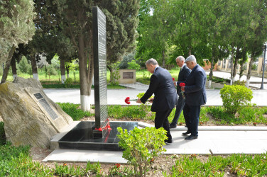 Şəhər İcra Hakimiyyətinin başçısı aprel ayının sonuncu cümə axşamı şəhid ailələrinin üzvləri ilə birlikdə Şəhidlər xiyabanını ziyarət edib.