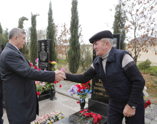 Şirvan Şəhər İcra Hakimiyyətinin başçısı noyabr ayının sonuncu cümə axşamı Şəhidlər xiyabanını ziyarət edib, şəhid ailələri ilə görüşüb.