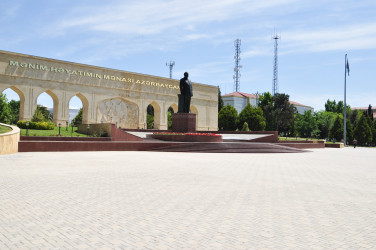 Şirvanda Ümummilli lider, Ulu Öndər Heydər Əliyevin anadan olmasının 103 illiyi münasibətilə xatirəsi anılıb.
